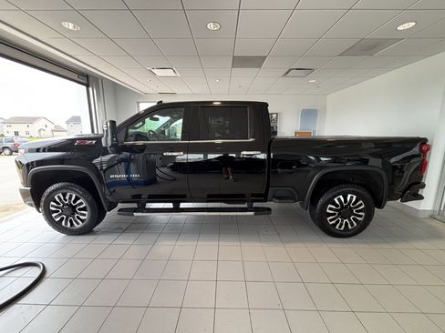 Used 2022 Chevrolet Silverado 2500 LTZ w/ Z71 Chrome Sport Edition AWD/4WD image 2