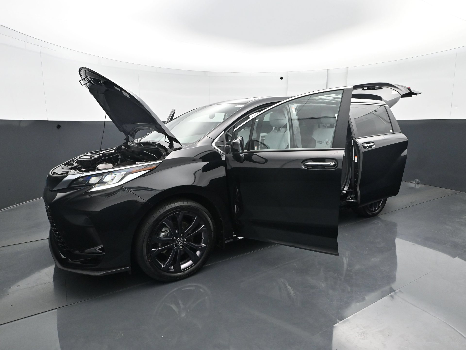 Used 2022 Toyota Sienna XSE FWD image 30