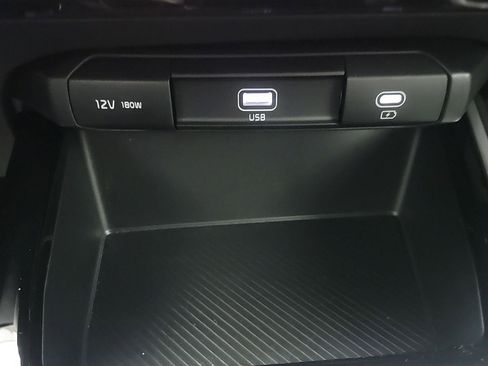 Used 2025 Kia Niro LX image 31