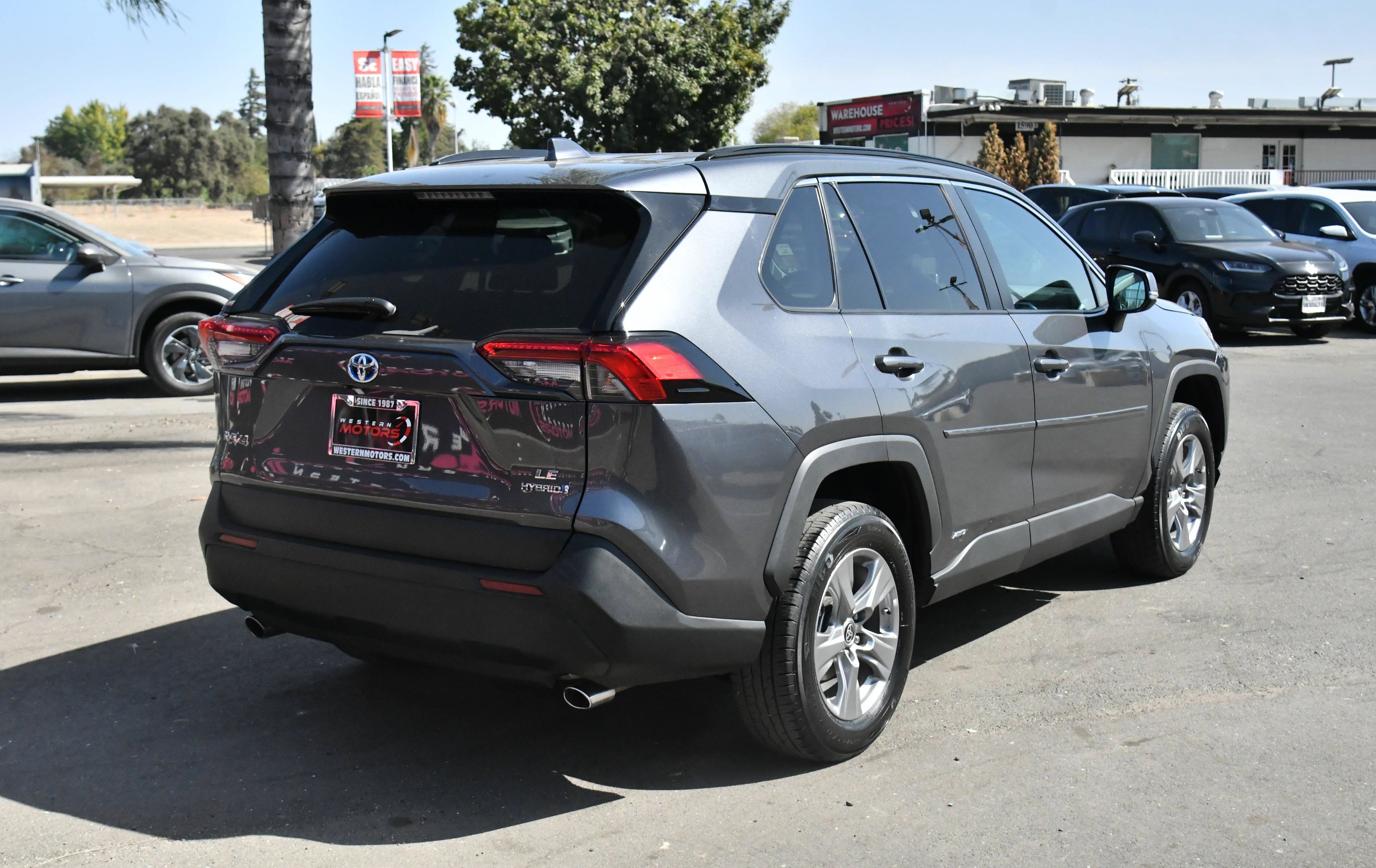 Used 2024 Toyota RAV4 LE AWD/4WD image 8