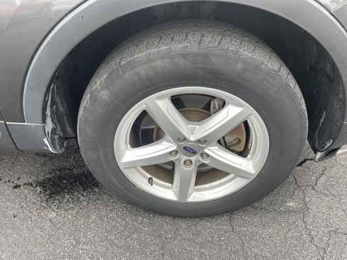 Used 2017 Ford Explorer XLT image 17