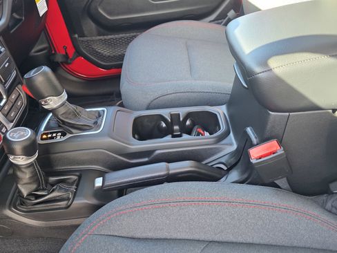 New 2025 Jeep Gladiator Rubicon w/ Technology Group image 13