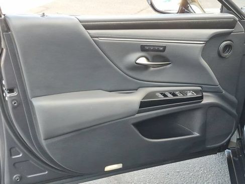 Used 2025 Lexus ES 300h w/ Premium Package FWD image 13