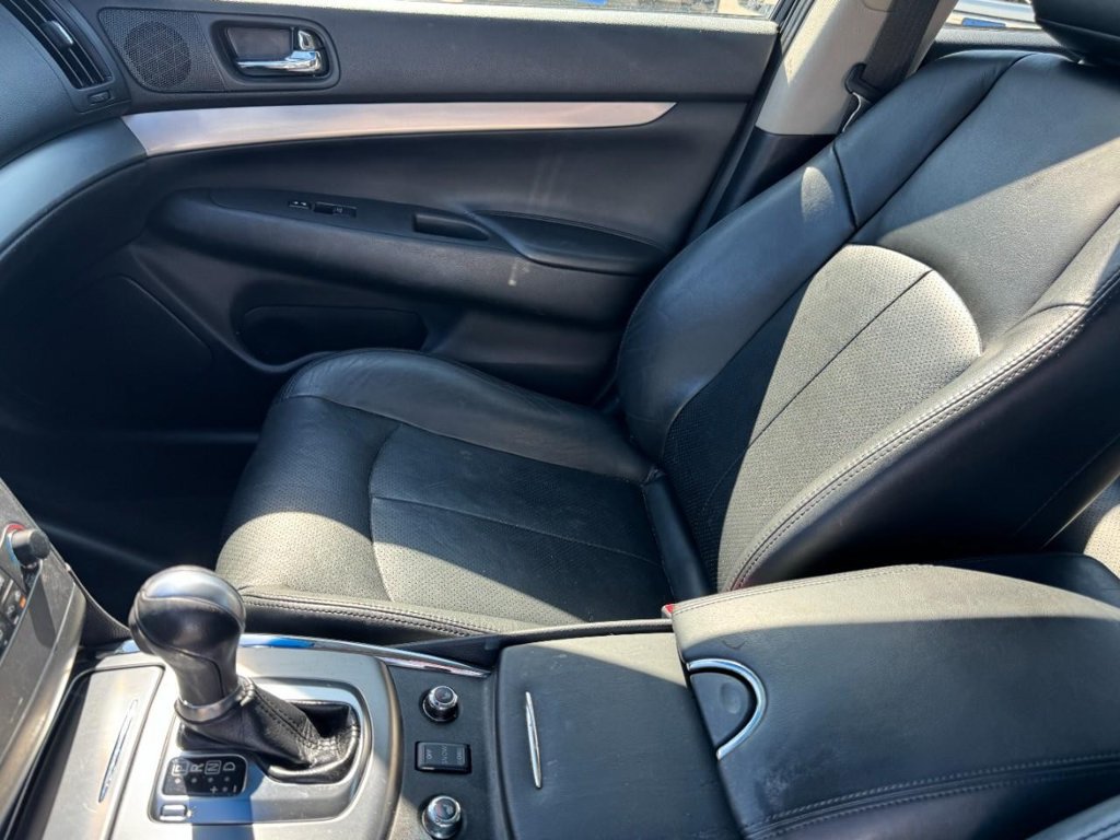Used 2015 INFINITI Q40 AWD w/ Moonroof Package image 14