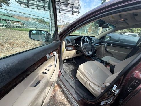 Used 2015 Kia Sorento LX FWD image 9