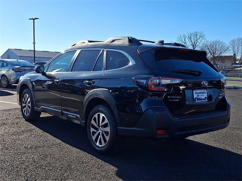 Used 2024 Subaru Outback Premium image 5