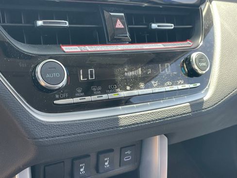 Used 2025 Toyota Corolla Cross XLE w/ Convenience Package AWD/4WD image 9