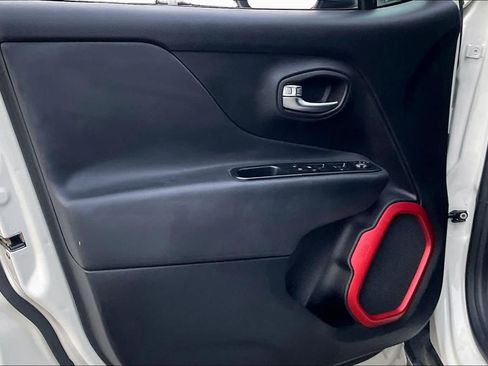 Used 2018 Jeep Renegade Trailhawk AWD/4WD image 18