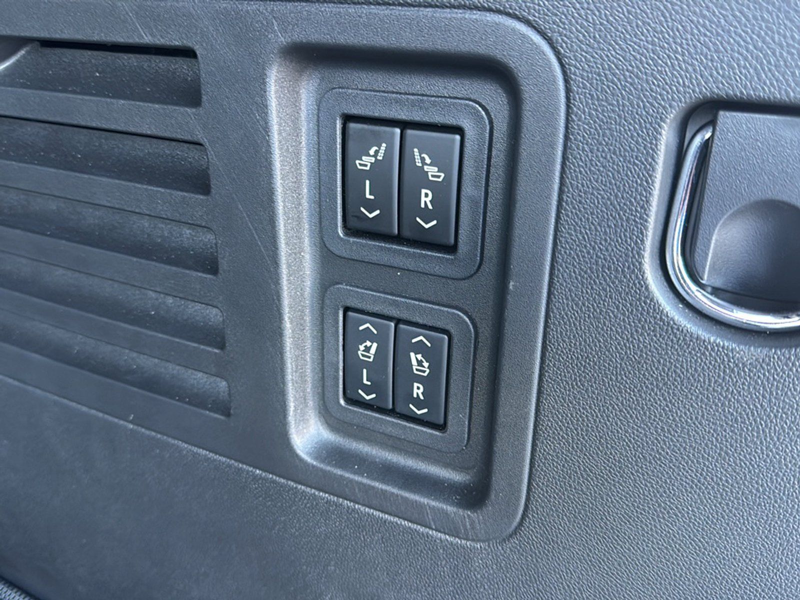 Used 2024 Chevrolet Traverse RS w/ LPO, Floor Liner Package AWD/4WD image 31