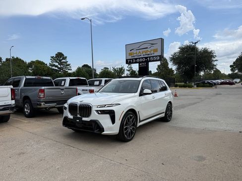 Used 2024 BMW X7 xDrive40i w/ M Sport Package AWD/4WD image 3