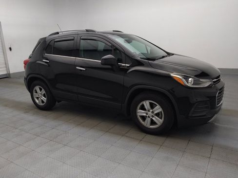 Used 2020 Chevrolet Trax LT w/ Sun & Sound Package FWD image 11