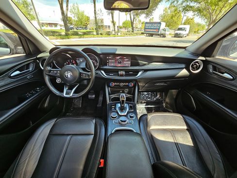 Used 2021 Alfa Romeo Stelvio Sprint w/ Nero Edizione image 18