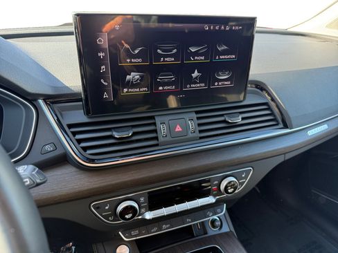 Used 2023 Audi Q5 e Premium Plus w/ Premium Plus Package AWD/4WD image 12