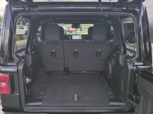 New 2026 Jeep Wrangler Unlimited Sahara w/ Technology Group AWD/4WD image 13