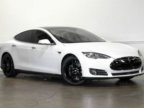 Used 2015 Tesla Model S 85D image 3