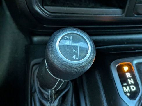 Used 2019 Jeep Wrangler Unlimited Sahara AWD/4WD image 33