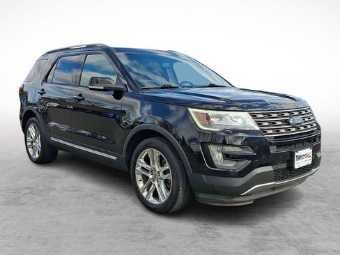 Used 2016 Ford Explorer XLT w/ Equipment Group 202A image 7