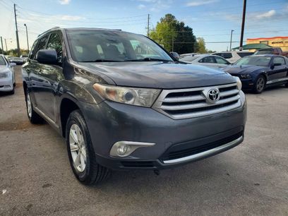 Used 2012 Toyota Highlander SE w/ Tow Pkg