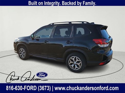 Used 2023 Subaru Forester Premium image 6