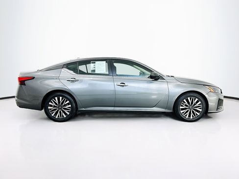Used 2024 Nissan Altima 2.5 SV FWD image 10