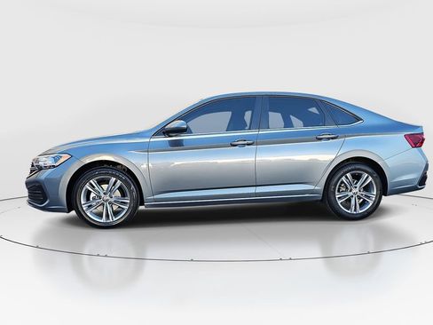 Used 2024 Volkswagen Jetta SE image 8