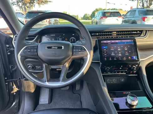 Used 2023 Jeep Grand Cherokee Limited RWD image 16