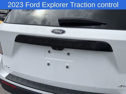 Used 2023 Ford Explorer XLT AWD/4WD image 17