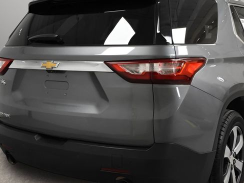 Used 2019 Chevrolet Traverse LT w/ LT Premium Package image 3
