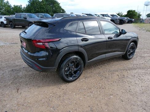 New 2026 Chevrolet Trax LT w/ Midnight Edition FWD image 5