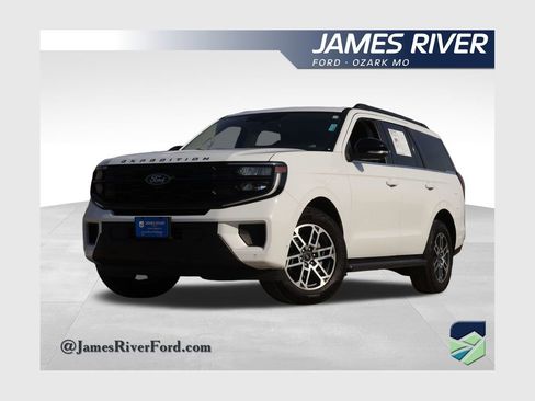Used 2025 Ford Expedition Active image 1