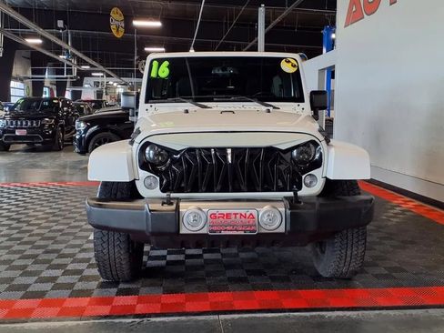 Used 2016 Jeep Wrangler Unlimited Sahara AWD/4WD image 2