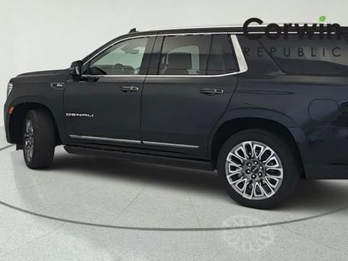Used 2023 GMC Yukon Denali Ultimate AWD/4WD image 3