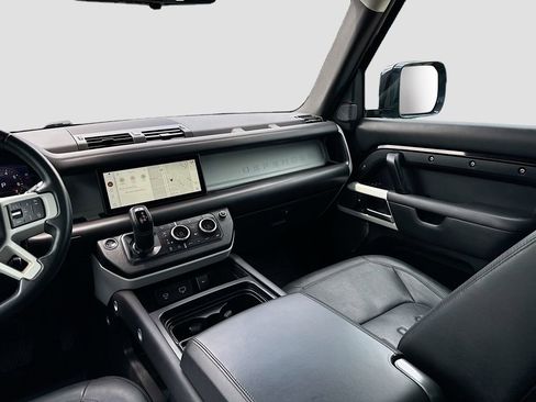 Used 2020 Land Rover Defender 110 HSE AWD/4WD image 25