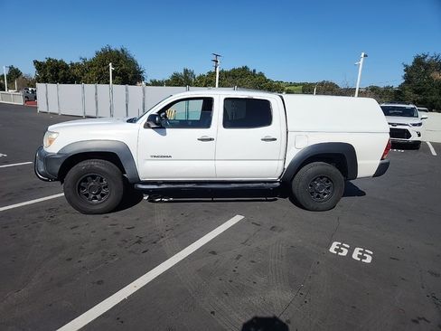 Used 2015 Toyota Tacoma PreRunner image 2