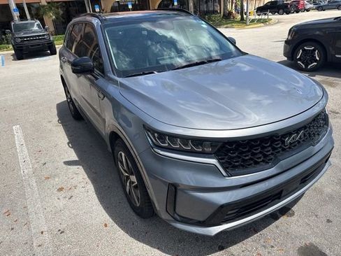 Used 2023 Kia Sorento EX w/ Panoramic Sunroof Package image 2