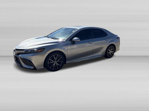 Used 2022 Toyota Camry SE w/ Carpet Mat Package (TMS) FWD image 8
