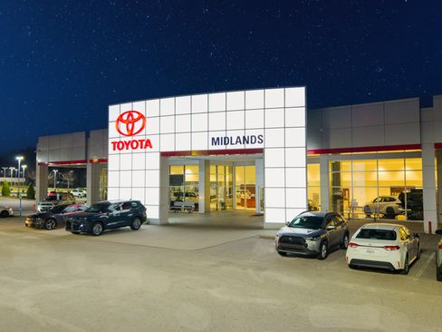 Used 2026 Toyota Camry SE FWD image 4