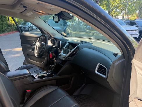 Used 2017 Chevrolet Equinox Premier w/ Enhanced Convenience Package AWD/4WD image 16