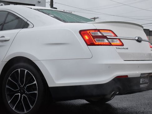 Used 2017 Ford Taurus Limited image 11