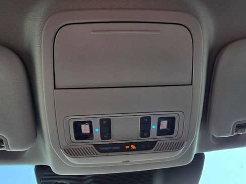 Used 2023 Ford Explorer XLT AWD/4WD image 25