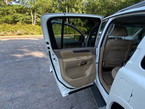 Used 2013 Nissan Armada SV AWD/4WD image 38