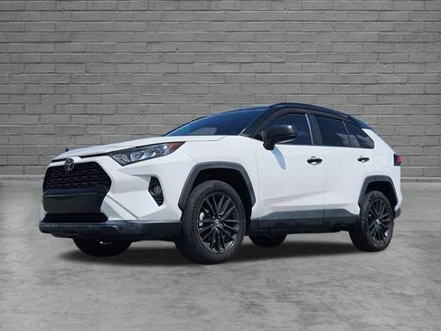 Used 2020 Toyota RAV4 LE FWD image 1