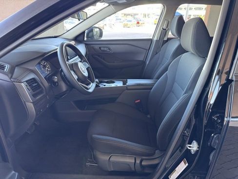 Used 2024 Nissan Rogue S image 9