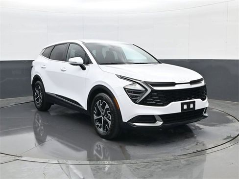 Used 2024 Kia Sportage EX image 3