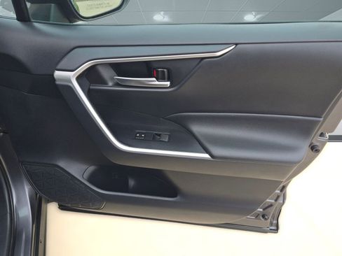 Used 2019 Toyota RAV4 XLE image 22