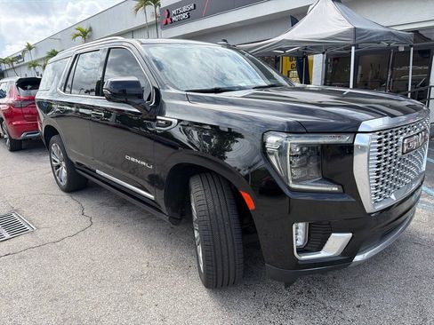 Used 2022 GMC Yukon Denali w/ Denali Premium Package AWD/4WD image 3