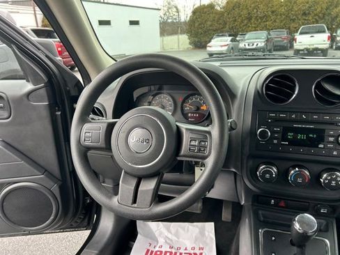 Used 2015 Jeep Patriot Sport image 29
