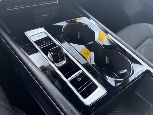 Used 2024 Volkswagen Atlas Cross Sport SE image 29