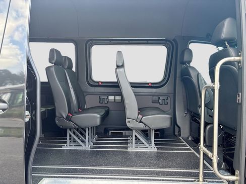 Used 2023 Mercedes-Benz Sprinter 3500 image 22