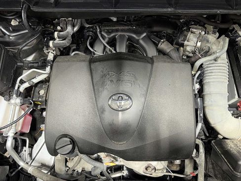 Used 2022 Toyota Highlander XLE AWD/4WD image 12